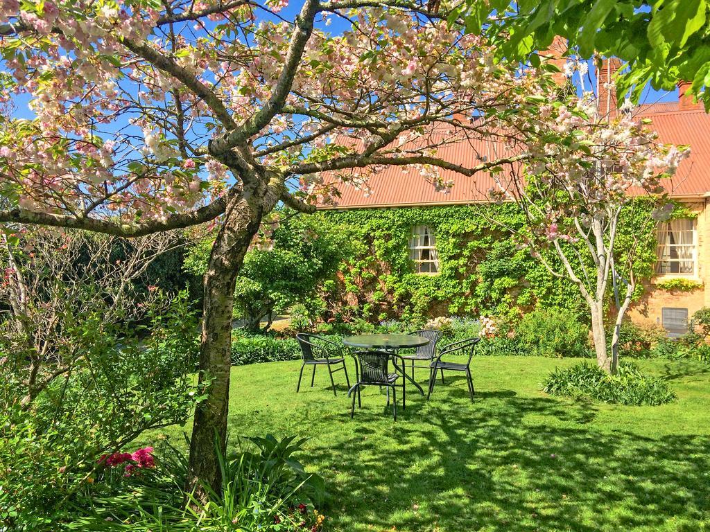 The Racecourse Inn Longford Extérieur photo