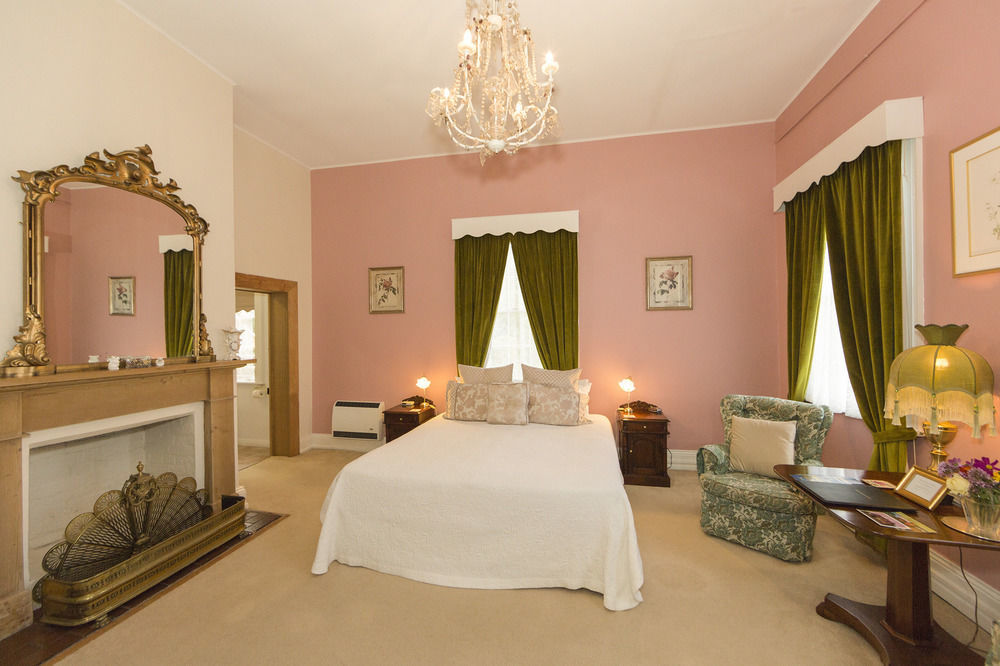 The Racecourse Inn Longford Extérieur photo
