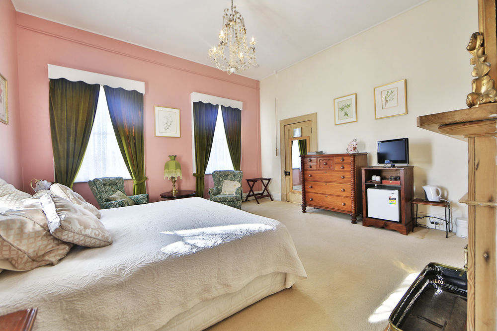 The Racecourse Inn Longford Extérieur photo
