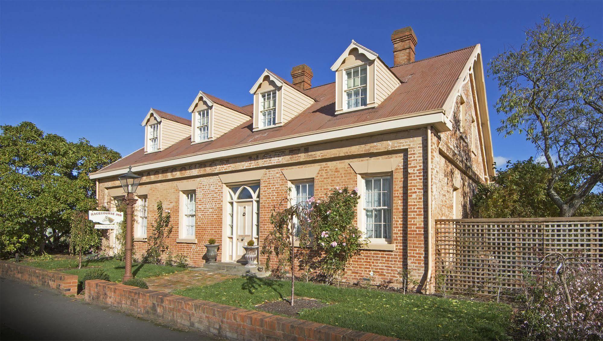 The Racecourse Inn Longford Extérieur photo