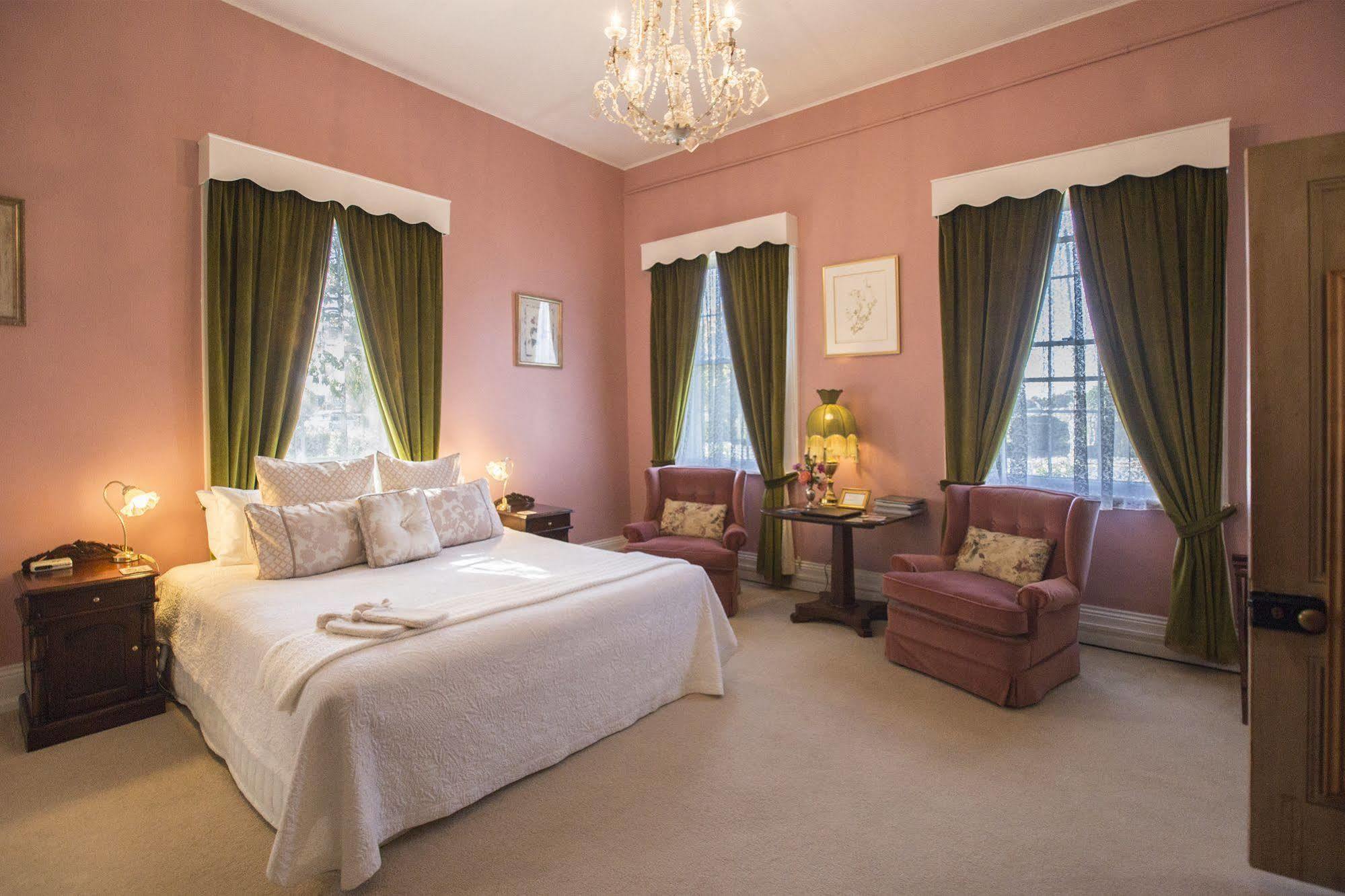 The Racecourse Inn Longford Extérieur photo