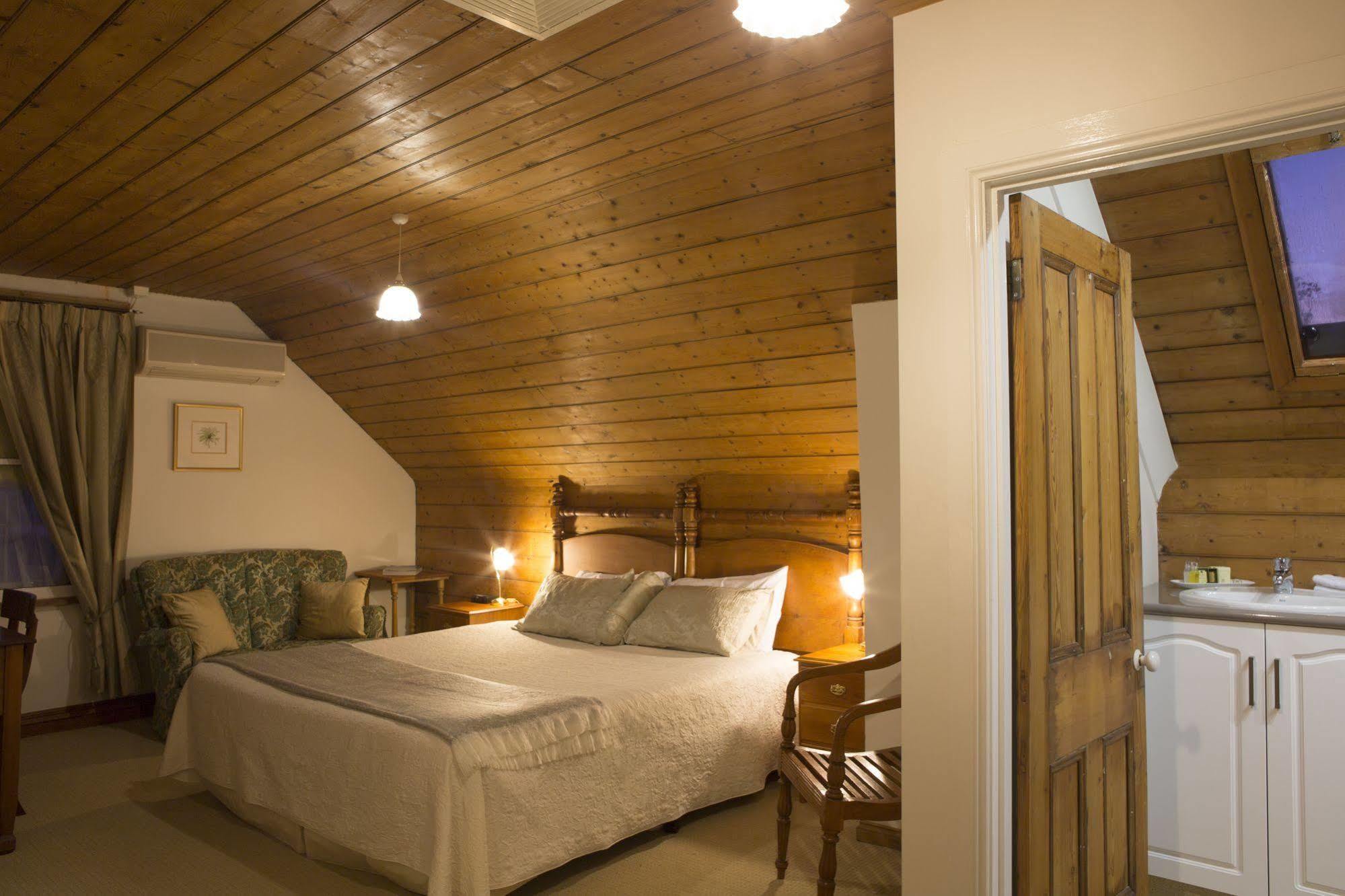 The Racecourse Inn Longford Extérieur photo