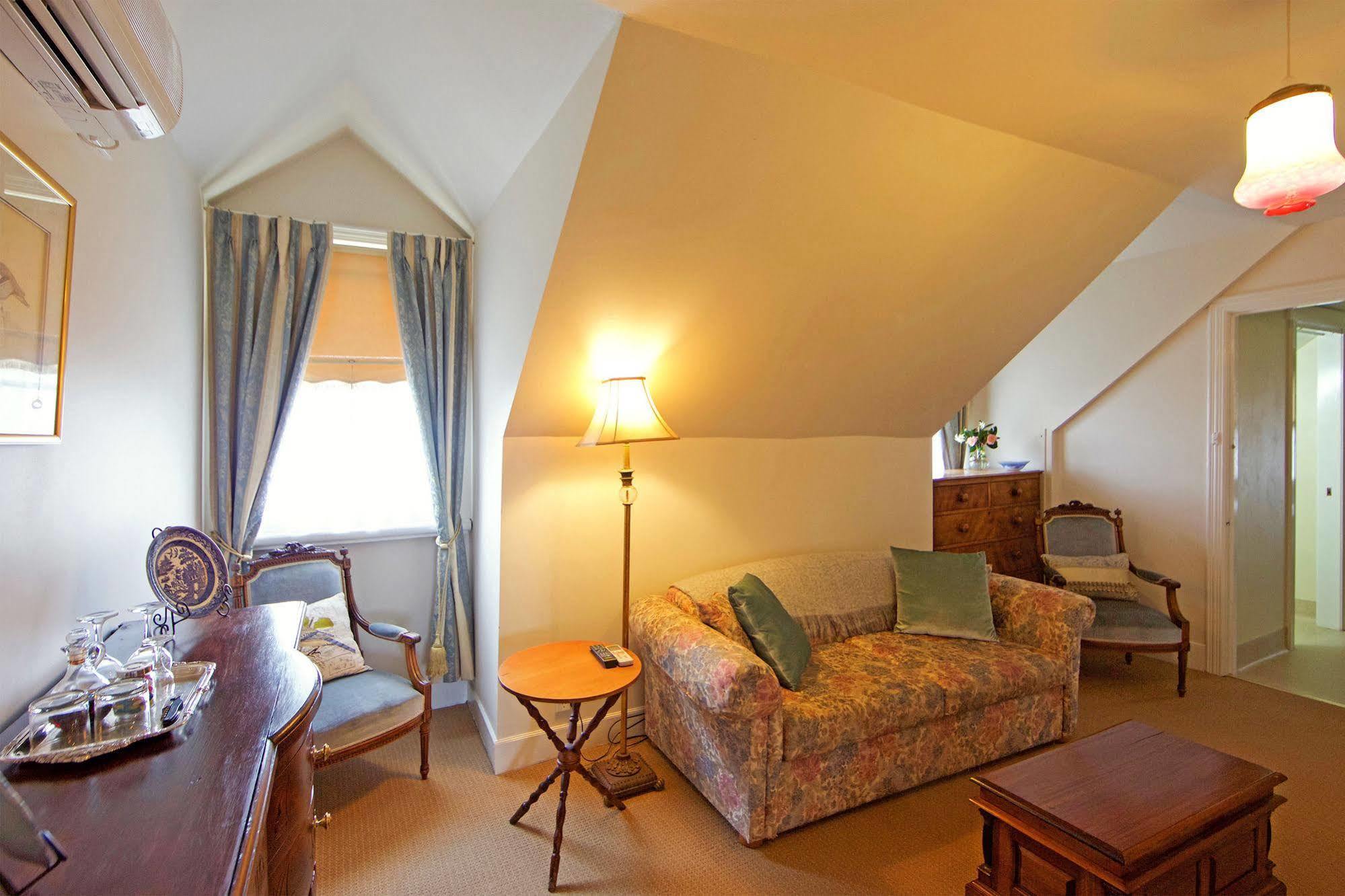 The Racecourse Inn Longford Extérieur photo