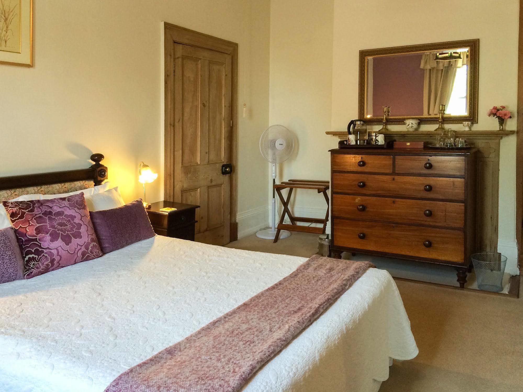 The Racecourse Inn Longford Extérieur photo