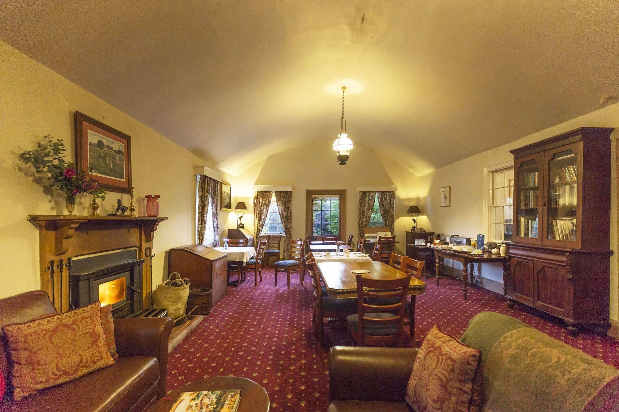 The Racecourse Inn Longford Extérieur photo