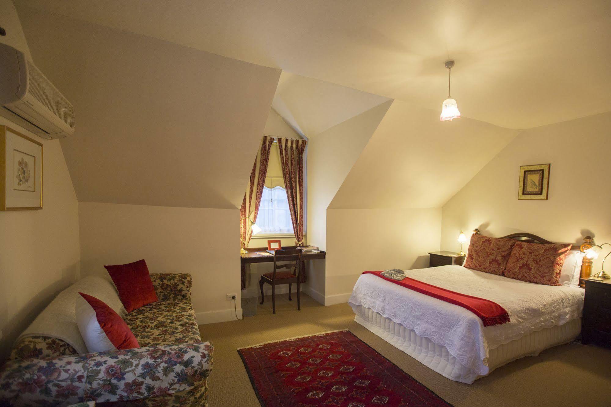 The Racecourse Inn Longford Extérieur photo