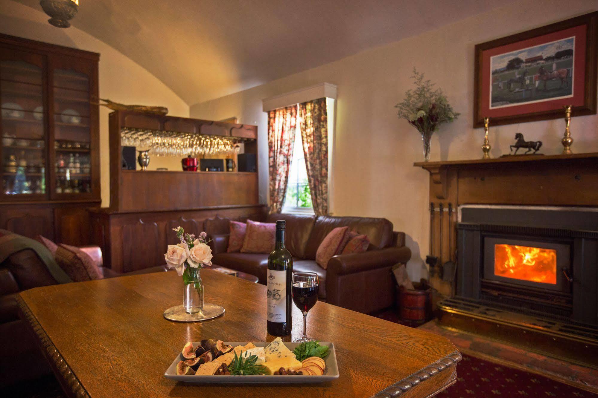 The Racecourse Inn Longford Extérieur photo