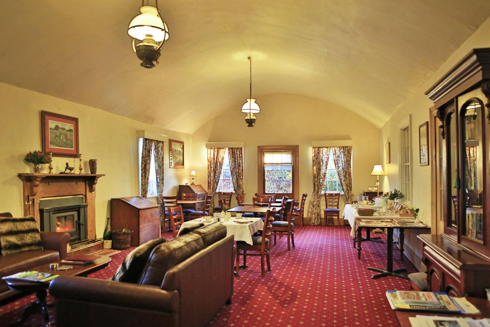 The Racecourse Inn Longford Extérieur photo