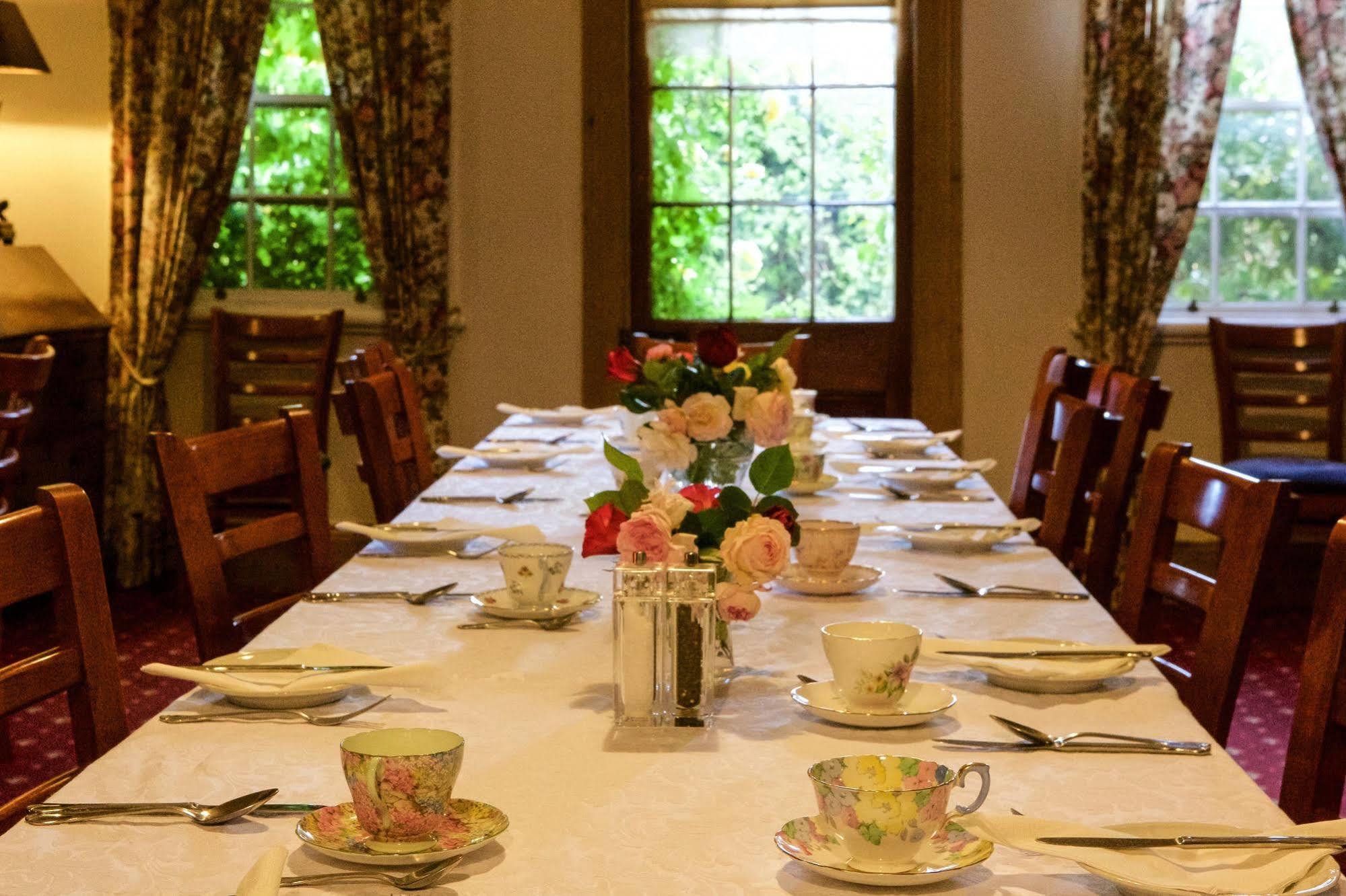 The Racecourse Inn Longford Extérieur photo