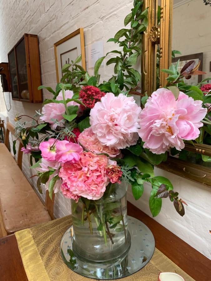 The Racecourse Inn Longford Extérieur photo