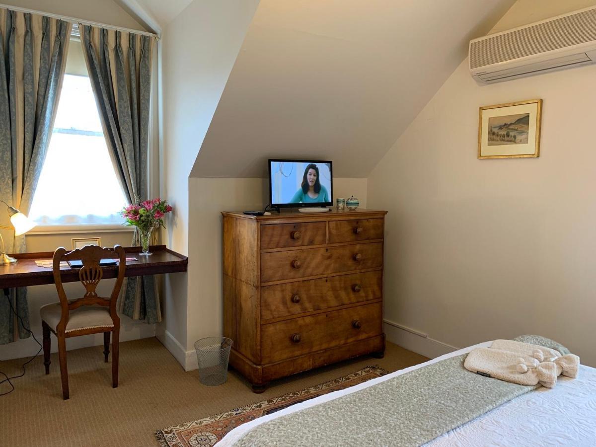 The Racecourse Inn Longford Extérieur photo